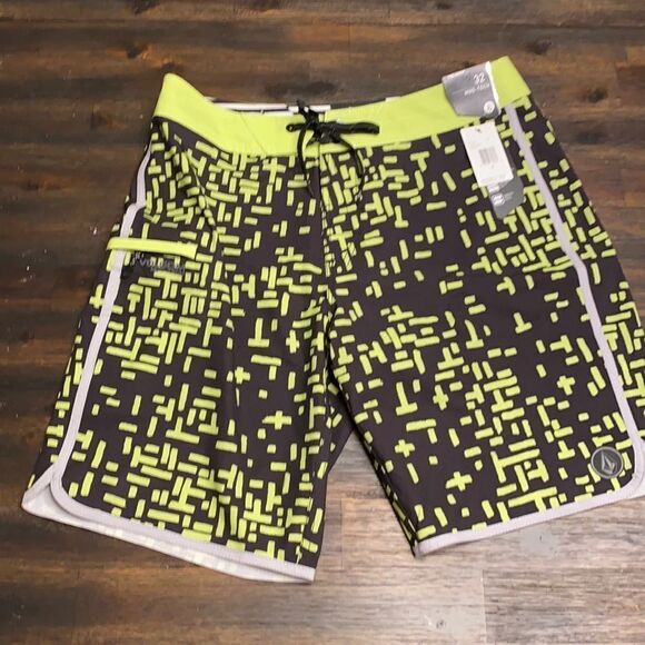 Volcom mod tech hybrid shorts size 32 NWT - Picture 1 of 9